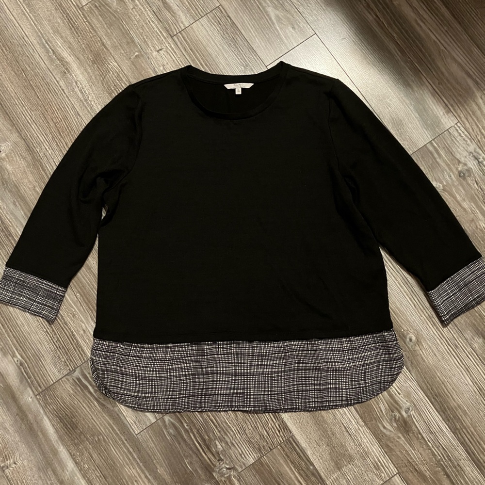 ๐ธ ALFRED SUNG Black Top with Plaid Hem and Cuff Detail - Picture 2 of 3